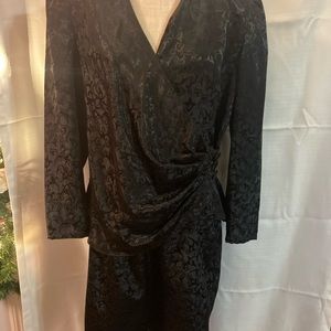 Vintage Leslie Fay in great condition. Made in Indonesia